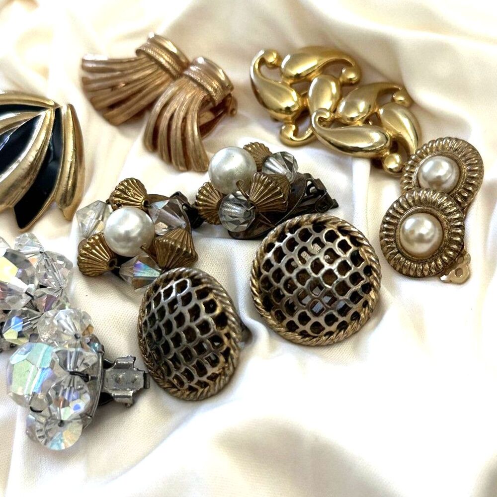 Vintage gold tone clip on earrings lot retro glam - Picture 2 of 5